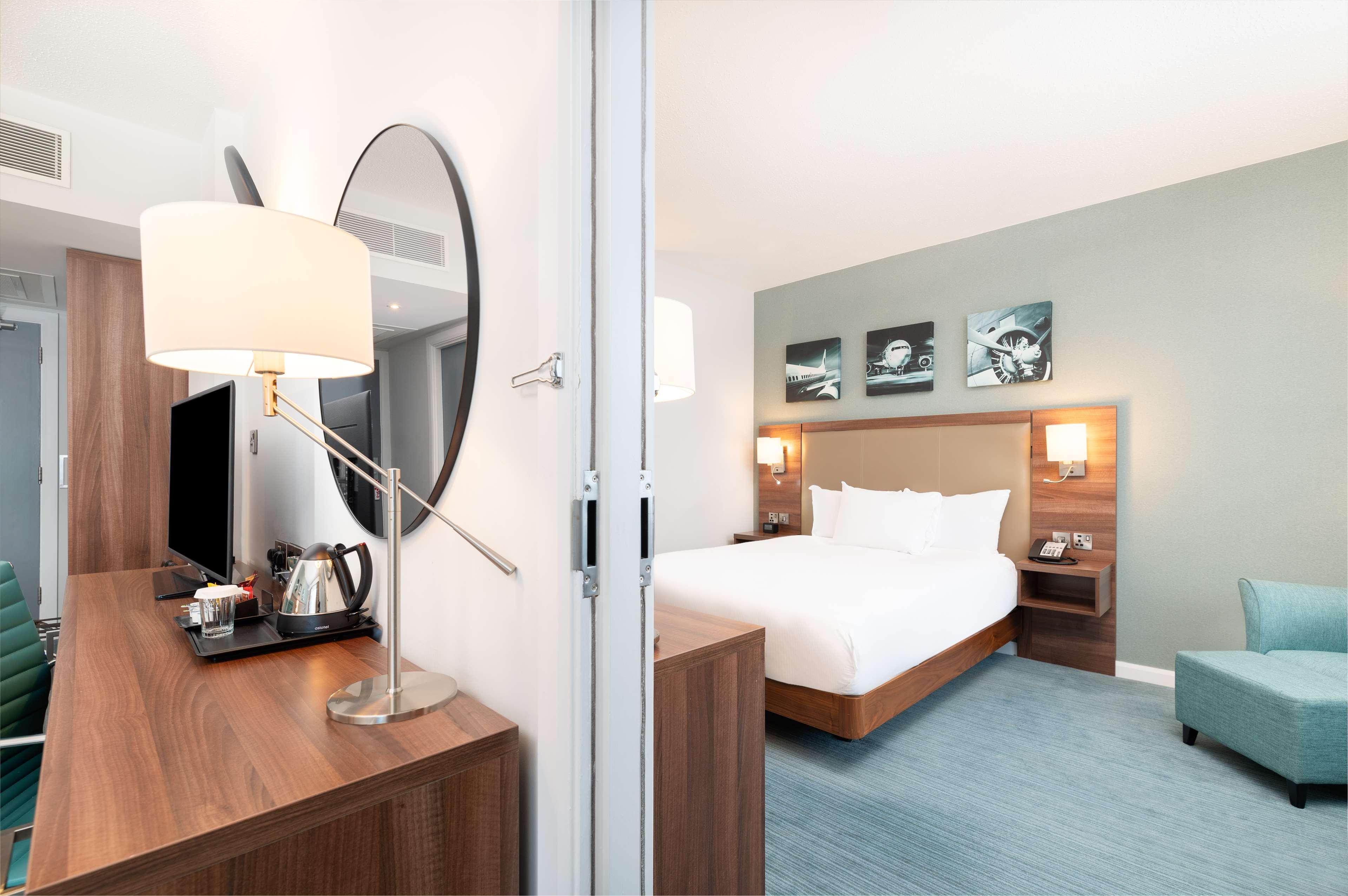 Hilton Garden London Heathrow Airport 4*