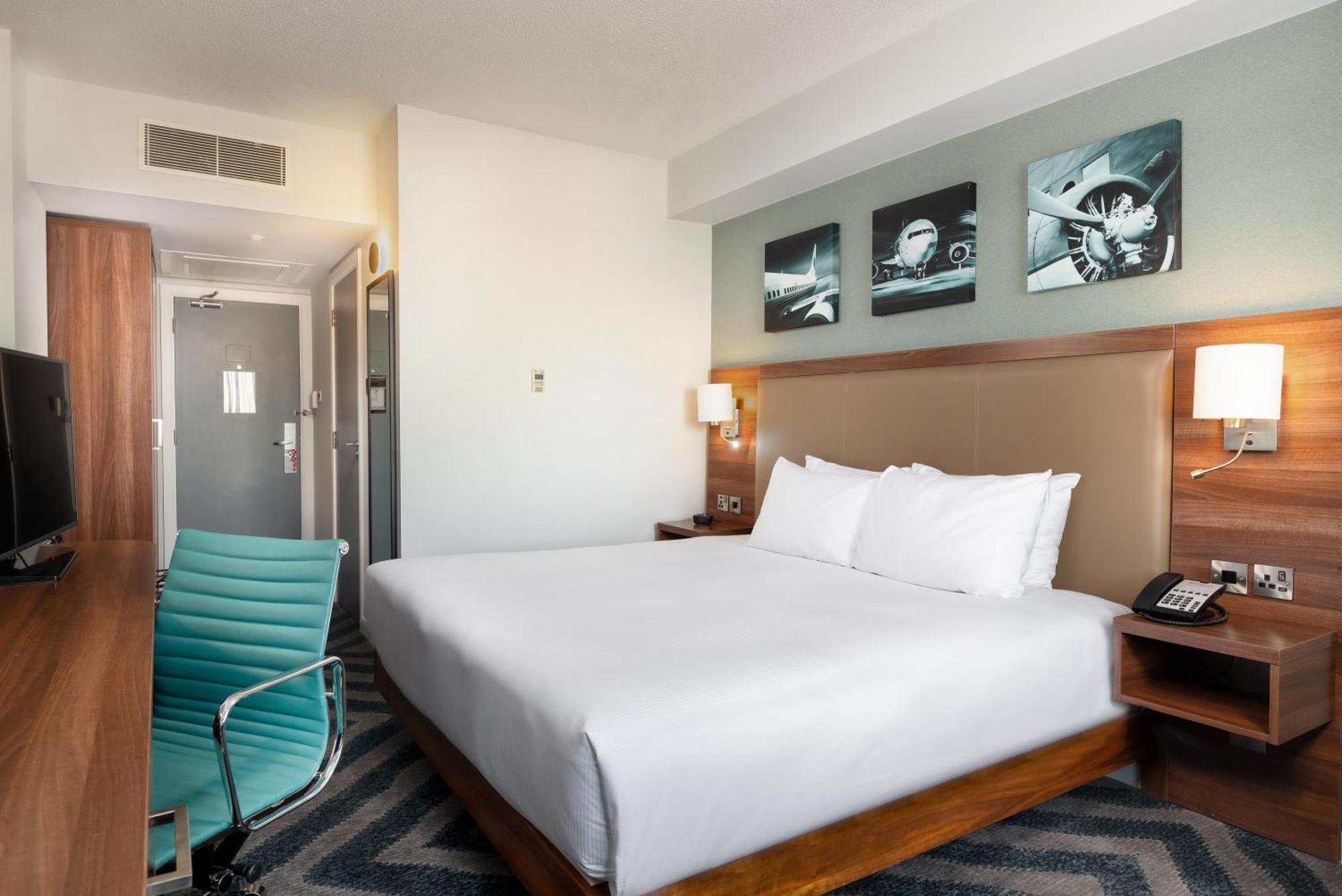 Hilton Garden London Heathrow Airport 4*